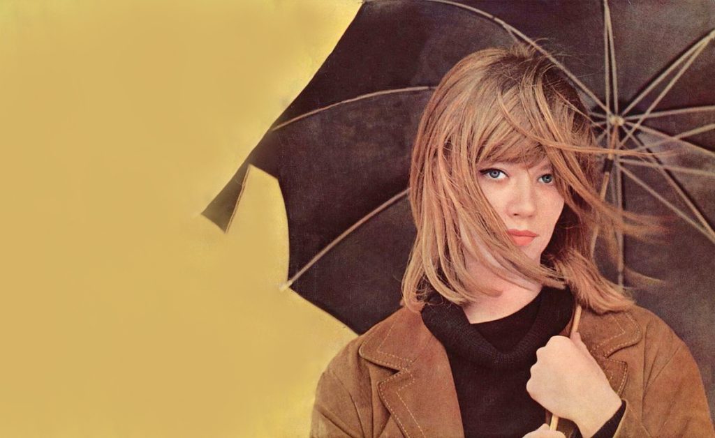 La mano nella mano dell’addio alla giovinezza di Françoise Hardy