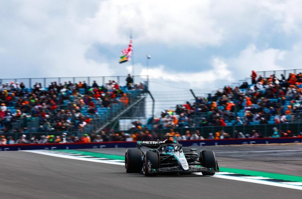 Silverstone: guizzo di Hamilton che precede 