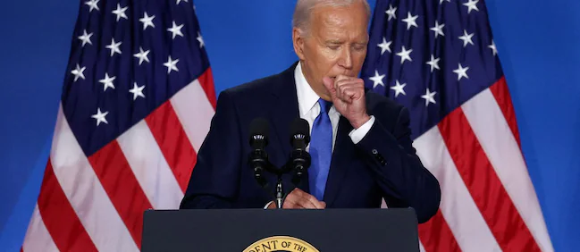 Biden sempre più in bilico ma non molla e rischia di favorire Trump